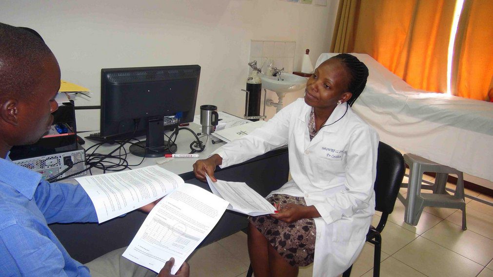 HEP35P A research physician at Makerere University Walter Reed Project in Uganda discusses the Ebola vaccine study with a potential volunteer. (Photo courtesy of the U.S. Military HIV Research Program) Physician at Makerere University Walter Reed Project in Uganda discusses the Ebola vaccine study 150515-A-XX999-002