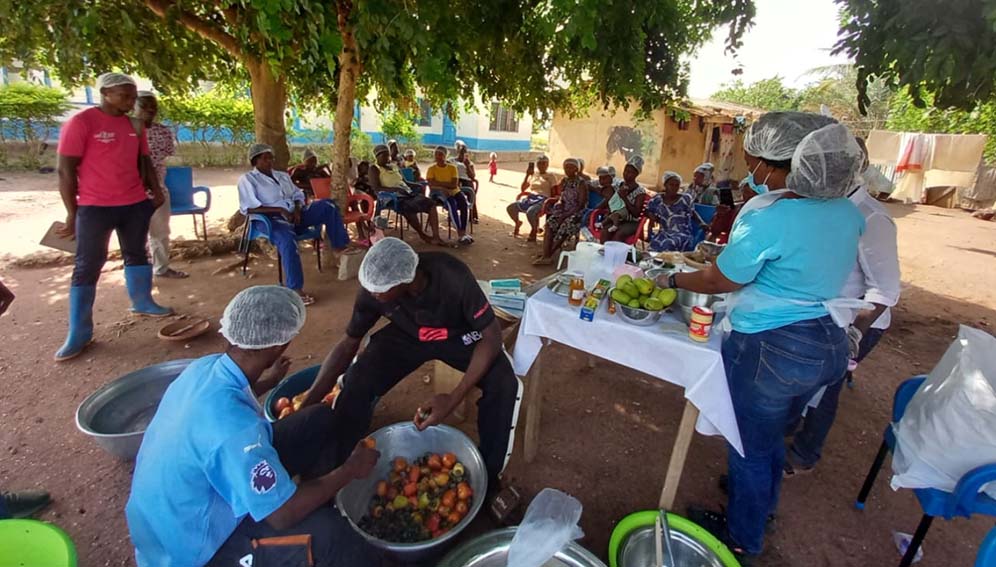Youth participating in one of the training sessions. The science-led project trains them to make juice, sausage and compost, with zero waste. Copyright: Albert Oppong-Ansah / SciDev.Net