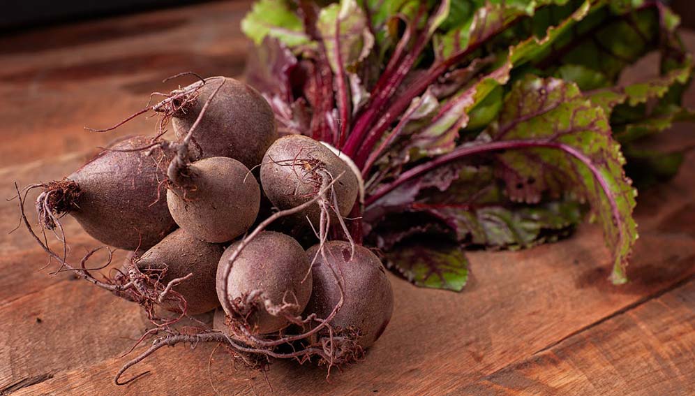 Photo by Marcelo Verfe: https://www.pexels.com/photo/fresh-organic-beetroots-on-wooden-surface-29436276/