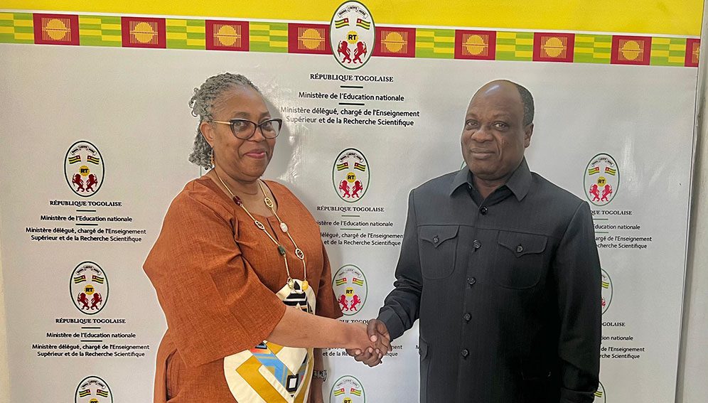 Prof. Gado TCHANGBEDJI com a Sra. Deweh Emily Gray